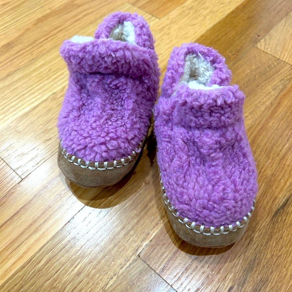 Cozy LL Bean Purple Fleece Slippers